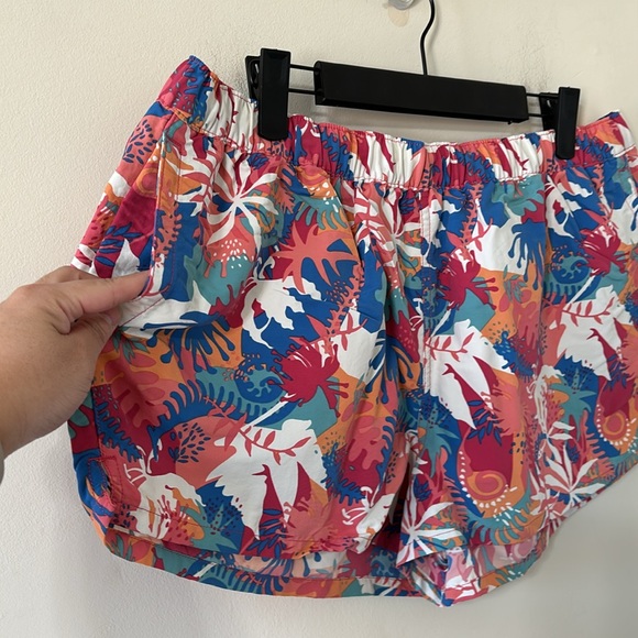 Patagonia Women’s Barely Baggies 2.5” Shorts Wild Waratah Reef Pink Size XL - Picture 3 of 9
